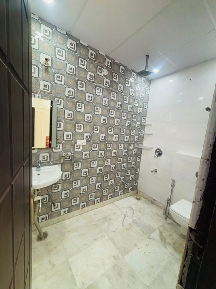 Bathroom, sector 46 3 Bedroom 2350 Sq.Ft. Builder Floor In Sector 46 Gurgaon 10419249