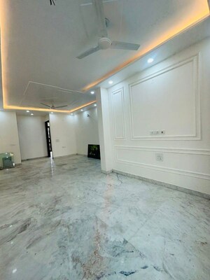 Room in 3 BHK Builder Floor at Sector 46 – for Rent