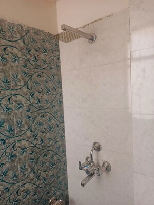 Furnished Amenities in 2.5 BHK Apartment at JM Florance, Tech Zone 4 Greater Noida – for Rent