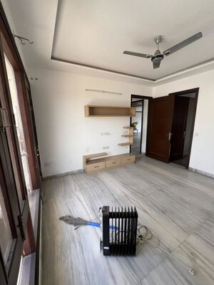 Building Lobby in 3 BHK Builder Floor at Sector 46 – for Rent