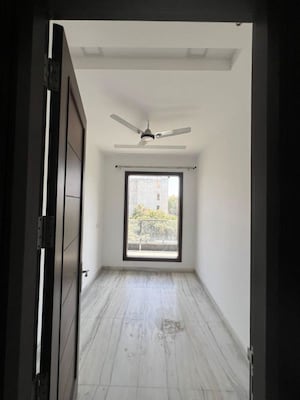 Building Lobby in 3 BHK Builder Floor at Sector 46 – for Rent