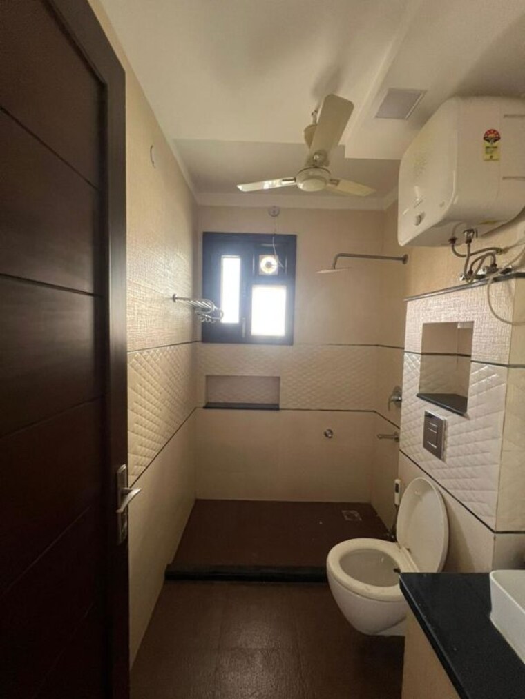 Bathroom, sector 46 3 Bedroom 2750 Sq.Ft. Builder Floor In Sector 46 Gurgaon 10419279