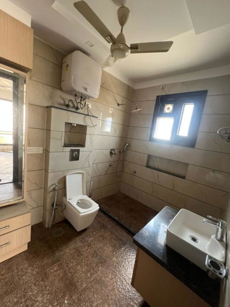 Bathroom, sector 46 3 Bedroom 2750 Sq.Ft. Builder Floor In Sector 46 Gurgaon 10419279