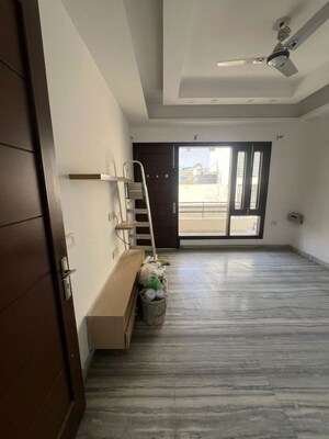Room in 3 BHK Builder Floor at Sector 46 – for Rent