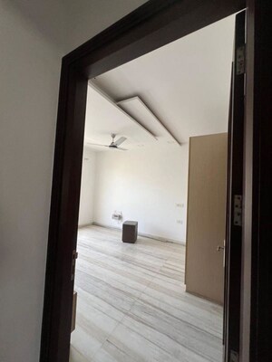 Room in 3 BHK Builder Floor at Sector 46 – for Rent