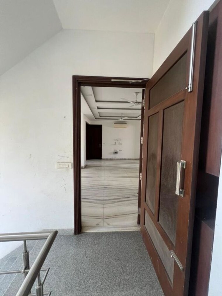 Room, sector 46 3 Bedroom 2750 Sq.Ft. Builder Floor In Sector 46 Gurgaon 10419279