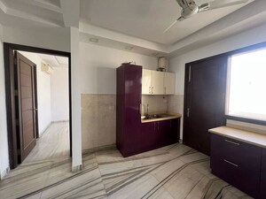 Room in 3 BHK Builder Floor at Sector 46 – for Rent