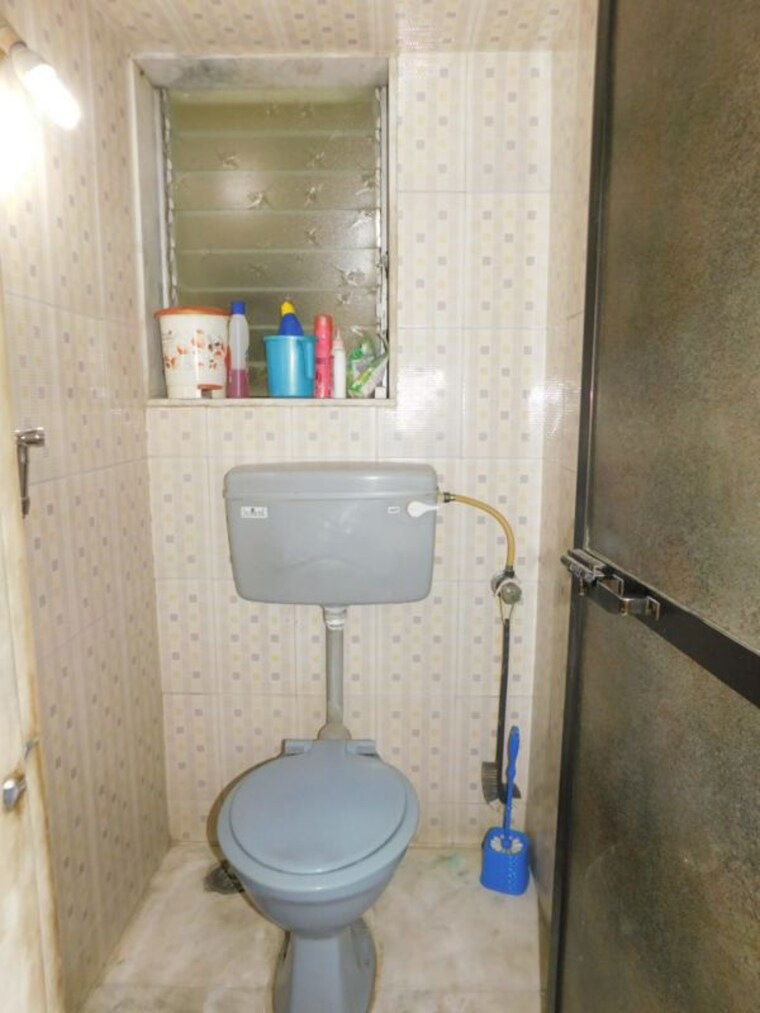 Bathroom, balambika-co-op-housing-society-limited 1 Bedroom 430 Sq.Ft. Apartment In Chembur Mumbai 10419311
