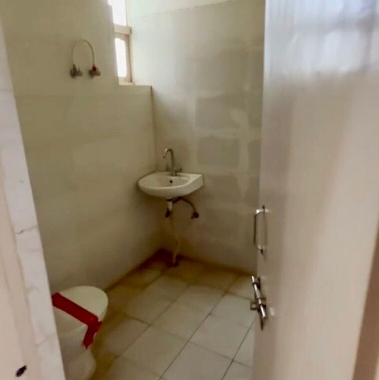 Bathroom, adore-samriddhi 3 Bedroom 850 Sq.Ft. Apartment In Sector 89 Faridabad 9403005