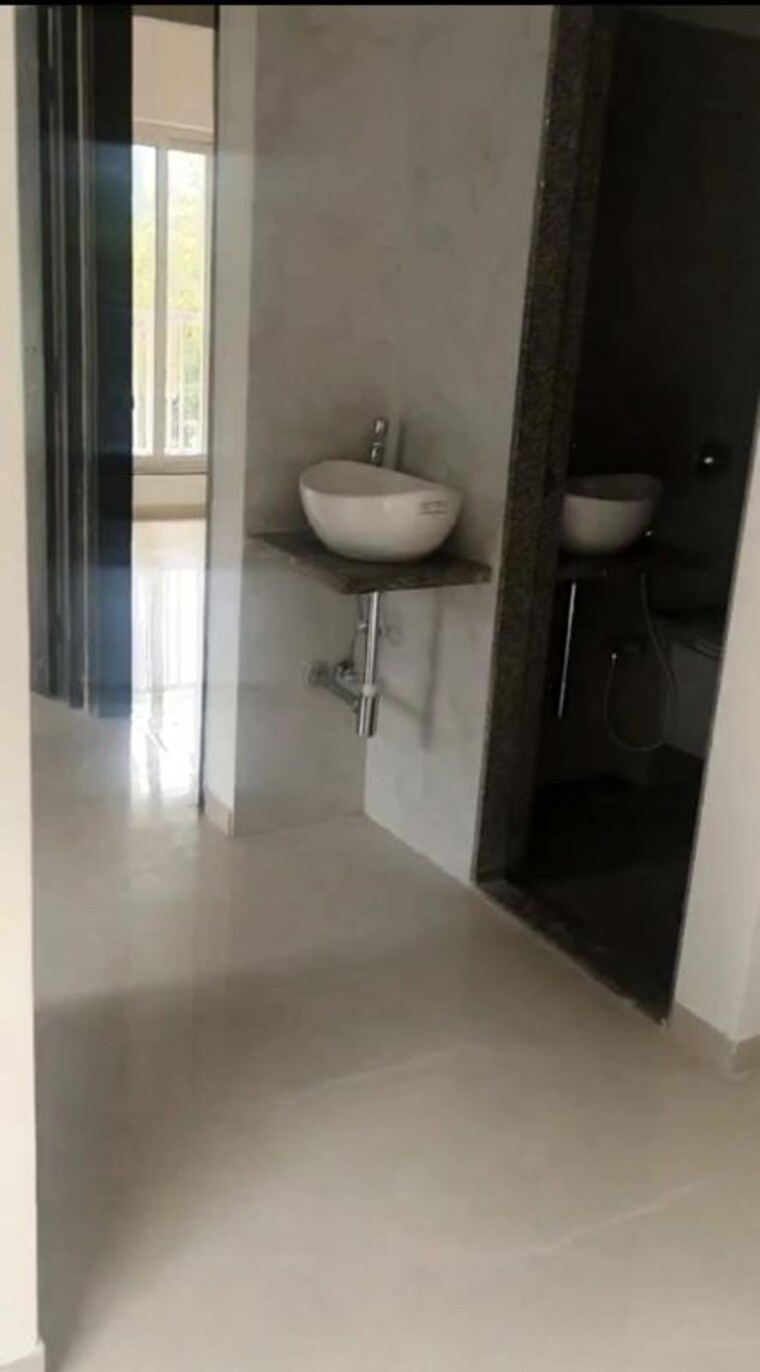 Bathroom, dn nagar 2 Bedroom 800 Sq.Ft. Apartment In Dn Nagar Mumbai 10401671