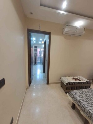 Room in 2 BHK Builder Floor at Malviya Nagar – for Rent