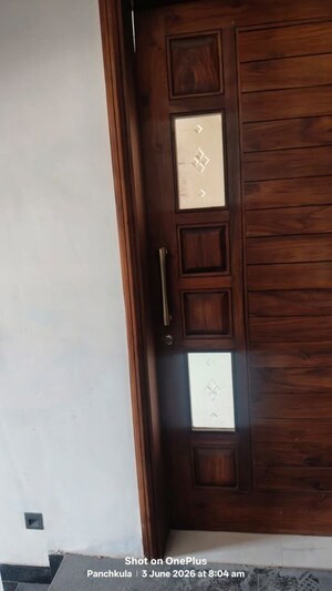 Furnished Amenities in 3 BHK Builder Floor at Sector 21 – for Sale
