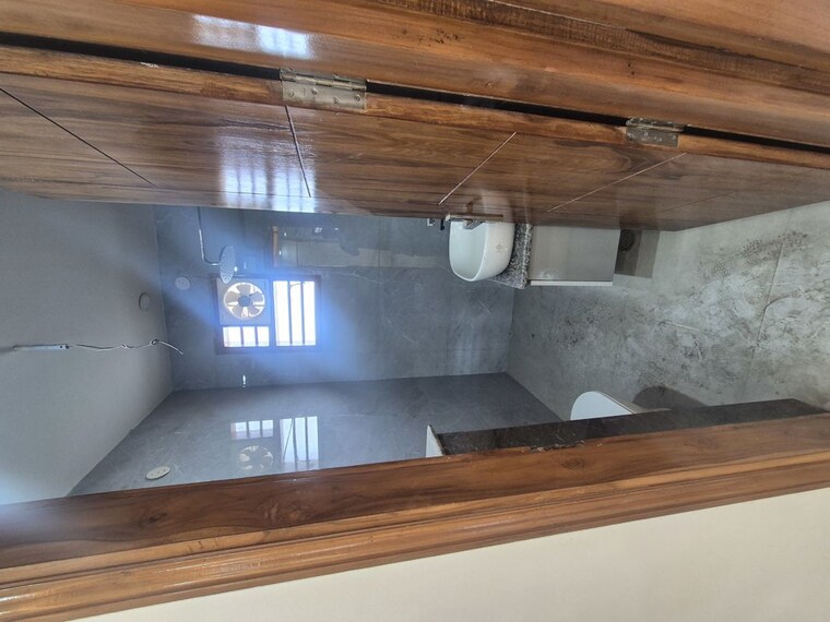 Bathroom, bptp-district 3 Bedroom 150 Sq.Yd. Builder Floor In Sector 81 Faridabad 10419395