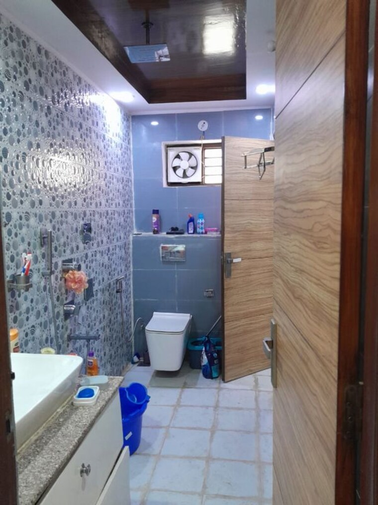Bathroom, sector 9a 1 Bedroom 900 Sq.Ft. Builder Floor In Sector 9a Gurgaon 10419421