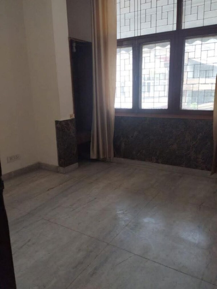 Room, kailash colony 3 Bedroom 200 Sq.Yd. Builder Floor In Kailash Colony Delhi 10419436