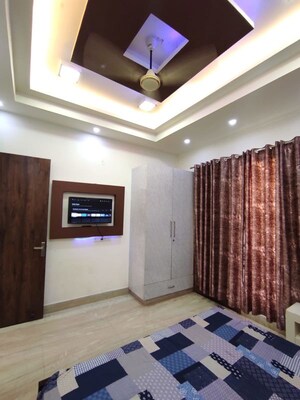 Room in 4 BHK Apartment at DLF Park Place, Sector 54 – for Sale