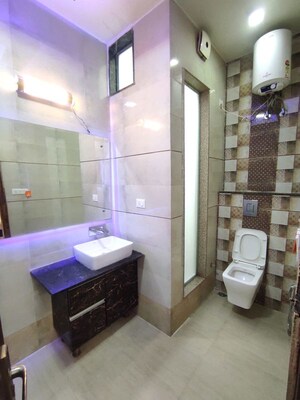 Bathroom in 4 BHK Apartment at DLF Park Place, Sector 54 – for Sale