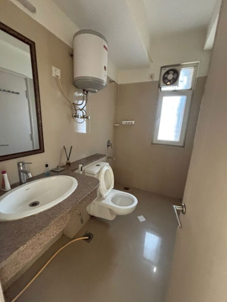 Bathroom, emaar-emerald-estate 2.5 Bedroom 950 Sq.Ft. Apartment In Sector 65 Gurgaon 10419465