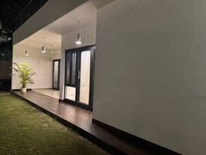 Room in 4 BHK Apartment at West End Colony – for Rent