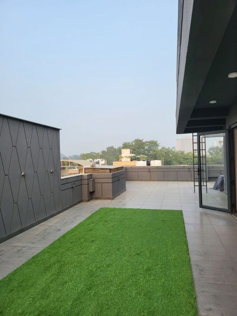 Balcony, greater kailash i 3 Bedroom 208 Sq.Yd. Builder Floor In Greater Kailash I Delhi 10419481