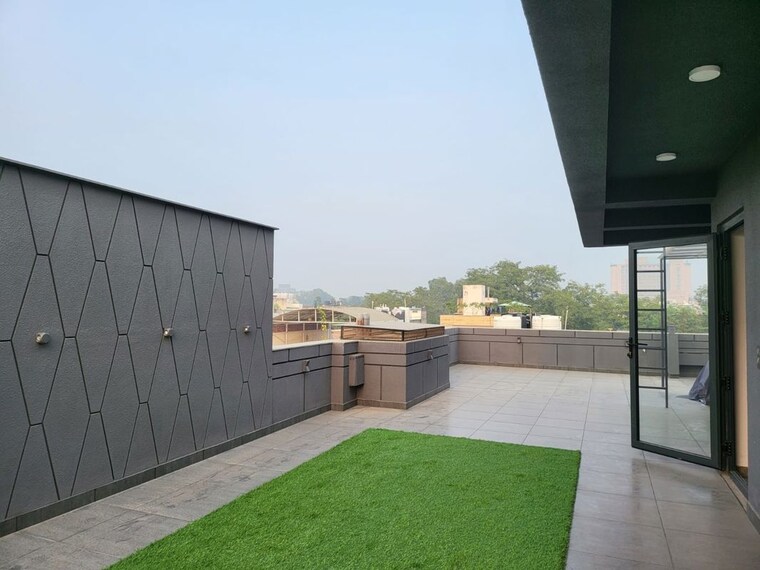 Balcony, greater kailash i 3 Bedroom 208 Sq.Yd. Builder Floor In Greater Kailash I Delhi 10419481