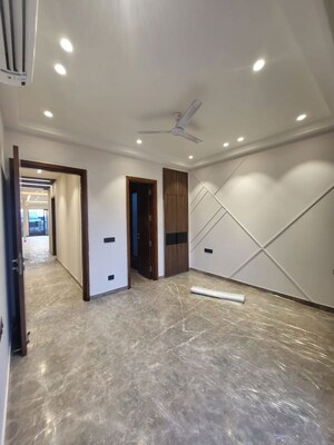 Room in 3 BHK Builder Floor at Greater Kailash I – for Rent
