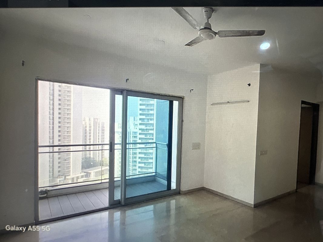 2.5 BHK + Servant Room Apartment For Rent in Tata Gurgaon Gateway