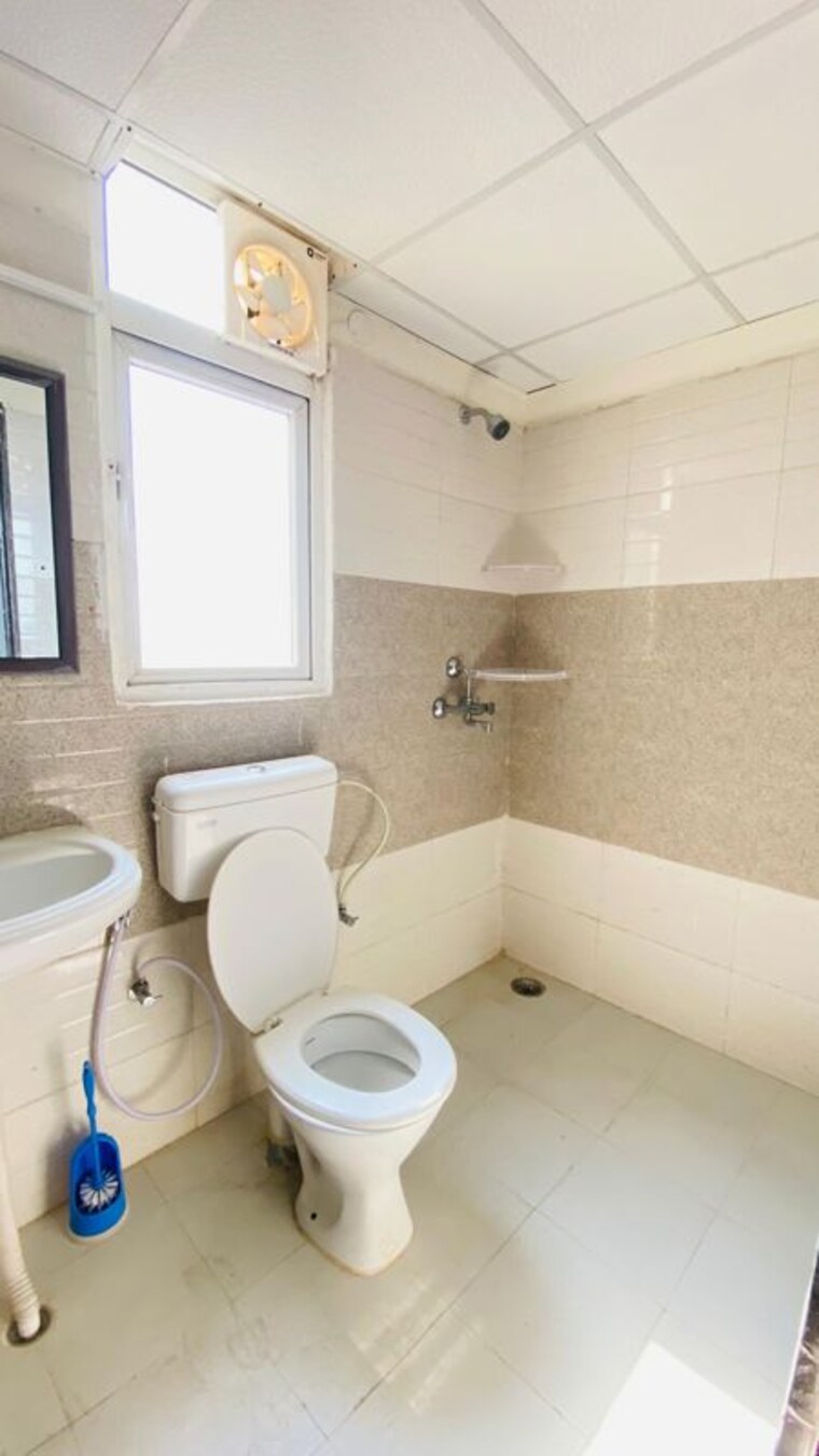 Bathroom, smart-world-gems 2.5 Bedroom 1196 Sq.Ft. Apartment In Sector 89 Gurgaon 10419476