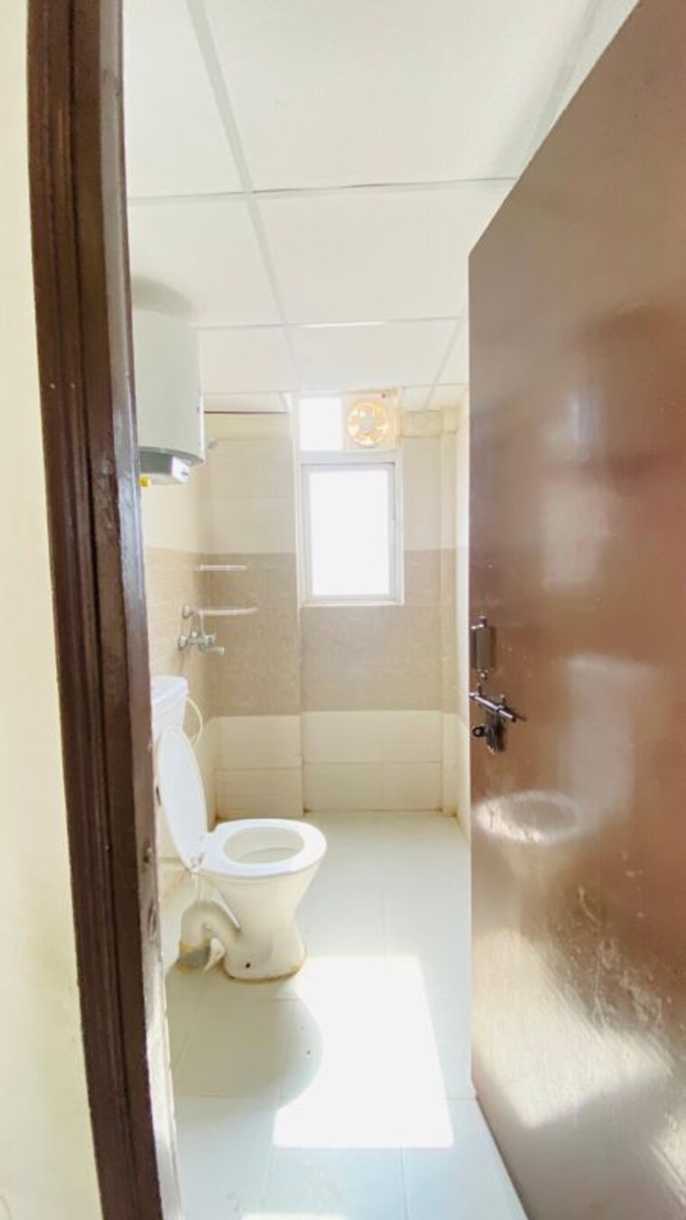 Bathroom, smart-world-gems 2.5 Bedroom 1196 Sq.Ft. Apartment In Sector 89 Gurgaon 10419476