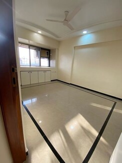 2 BHK + Pooja Room,Servant Room Apartment For Rent in Llyod Estate