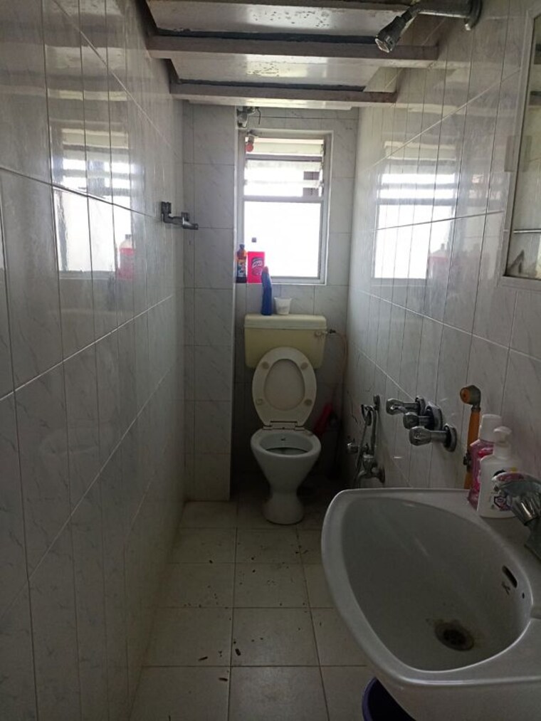 Bathroom, breach candy Pg For Boys & Girls In Breach Candy 10419519