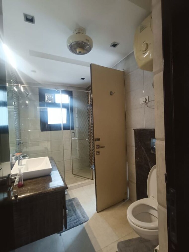 Team Area, east of kailash 4 Bedroom 300 Sq.Yd. Builder Floor In East Of Kailash Delhi 10419554