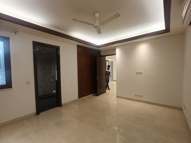 Room, east of kailash 4 Bedroom 300 Sq.Yd. Builder Floor In East Of Kailash Delhi 10419554