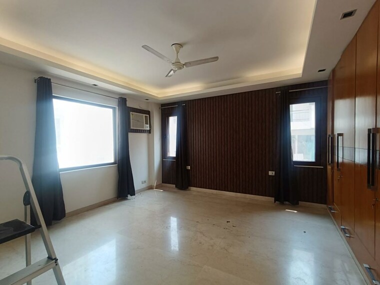 Room, east of kailash 4 Bedroom 300 Sq.Yd. Builder Floor In East Of Kailash Delhi 10419554