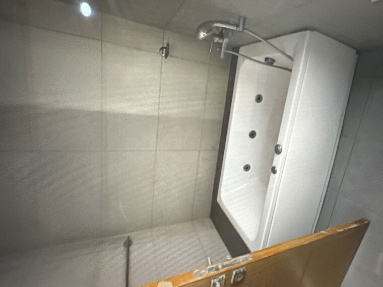 Bathroom, tata-gurgaon-gateway 3 Bedroom 2520 Sq.Ft. Apartment In Sector 112 Gurgaon 10419563