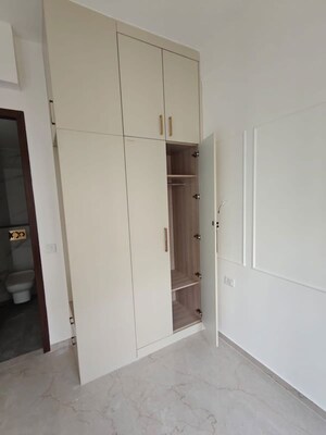 Building Lobby in 3 BHK Apartment at Smart World Orchard, Sector 61 – for Rent
