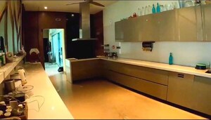 Furnished Amenities in 5 BHK Apartment at Ahuja Tower, Worli – for Sale