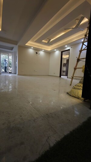 Room in 3 BHK Builder Floor at Saket – for Rent