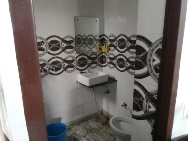 Washroom, sector 15 2 Bedroom 1100 Sq.Ft. Builder Floor In Sector 15 Panchkula 10419552