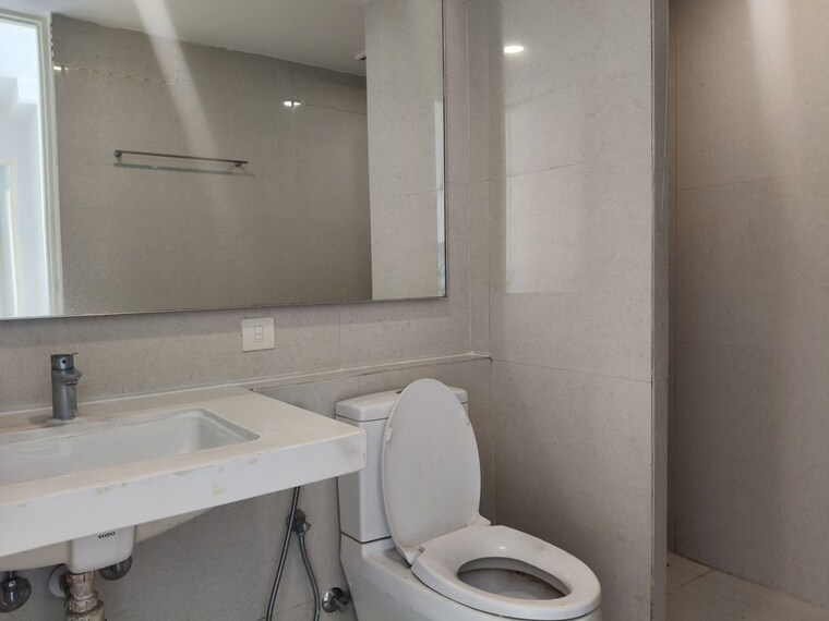 Bathroom, hiranandani-rodas-enclave-leona 3 Bedroom 1200 Sq.Ft. Apartment In Thane West Thane 10419588