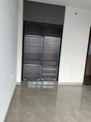 Room in 3.5 BHK Apartment at Nirala Trio, Tech Zone 4 Greater Noida – for Sale