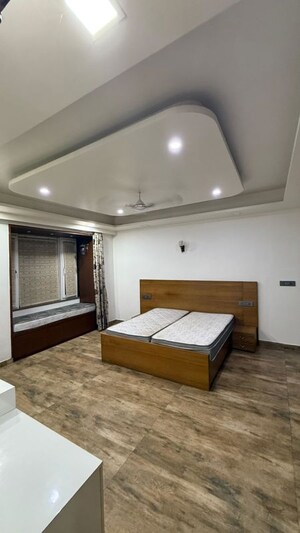 Room in 3 BHK Builder Floor at Green Fields Colony – for Rent