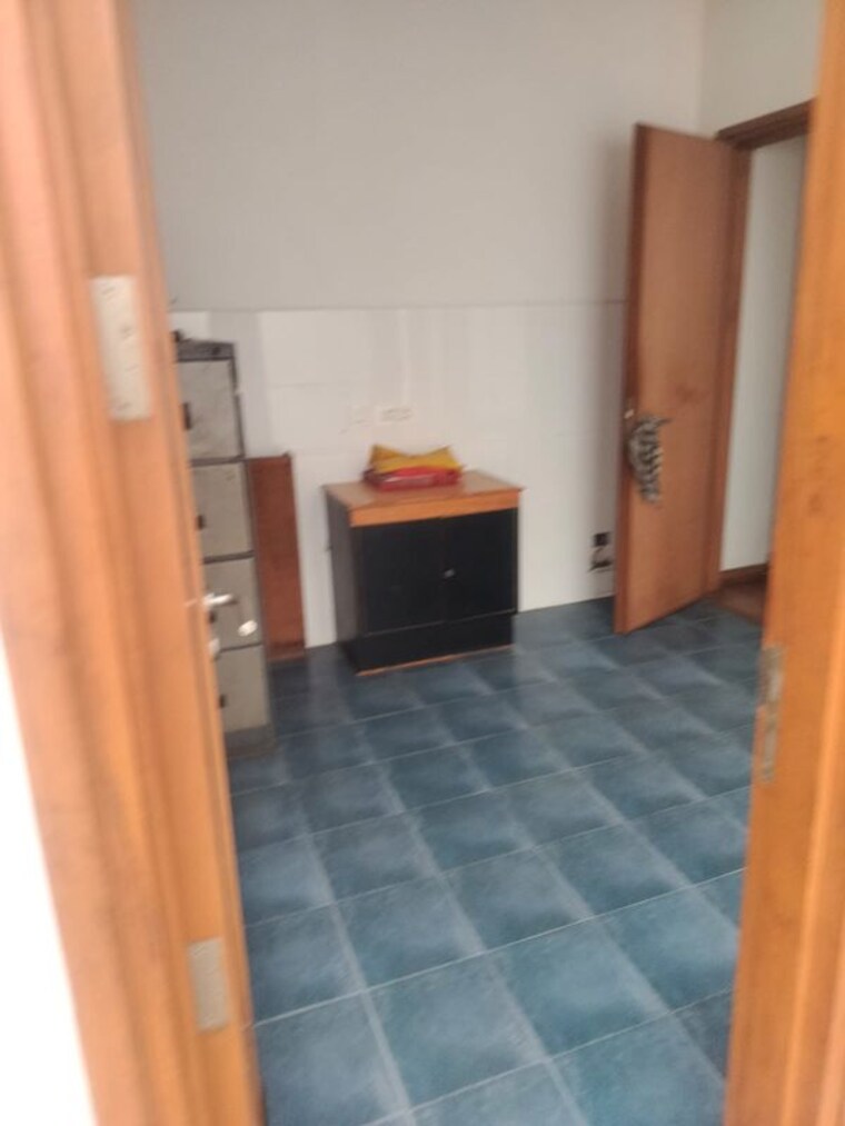 Bathroom, dlf-the-skycourt 3 Bedroom 1930 Sq.Ft. Apartment In Sector 86 Gurgaon 10419610