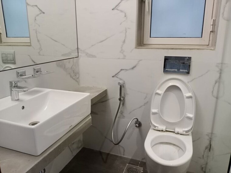 Bathroom, dn nagar 2 Bedroom 850 Sq.Ft. Apartment In Dn Nagar Mumbai 10404502