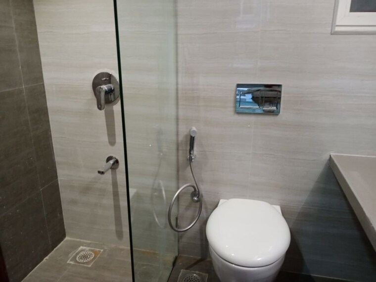Bathroom, dn nagar 2 Bedroom 850 Sq.Ft. Apartment In Dn Nagar Mumbai 10404502