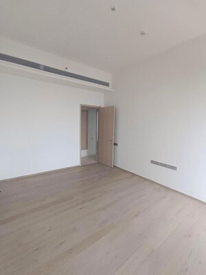 Room in 5 BHK Apartment at Rustomjee Crown, Prabhadevi – for Sale