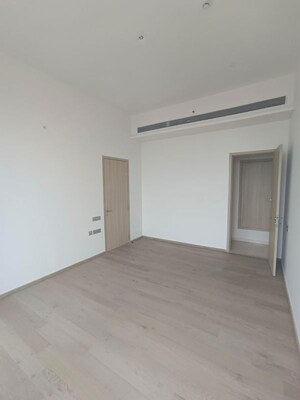 Room in 5 BHK Apartment at Rustomjee Crown, Prabhadevi – for Sale