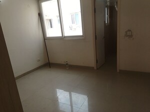 Room in 3.5 BHK Apartment at Emaar Emerald Floors Premier, Sector 65 – for Rent