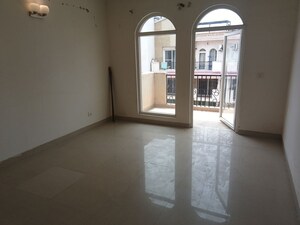 Room in 3.5 BHK Apartment at Emaar Emerald Floors Premier, Sector 65 – for Rent