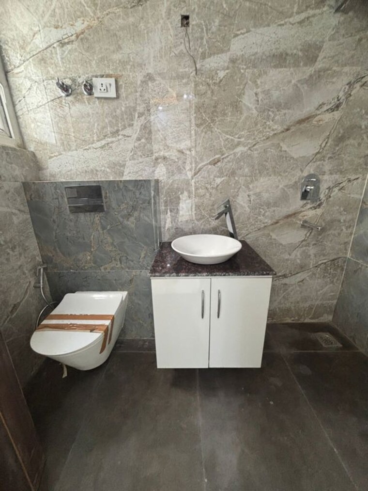 Bathroom, samridhi-daksh-avenue 3 Bedroom 2230 Sq.Ft. Apartment In Sector 150 Noida 10419658